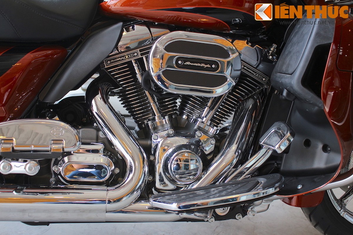 Harley Road Glide Ultra CVO gia gan 2 ty tai Viet Nam-Hinh-12